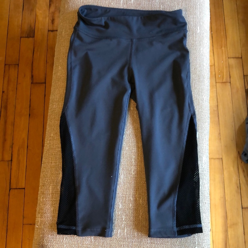 Grey crop leggings
